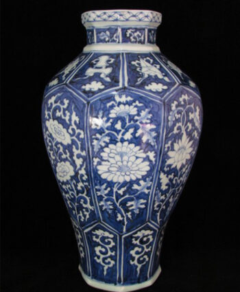 antique-blue-and-white-floral-pattern-octagon-vase